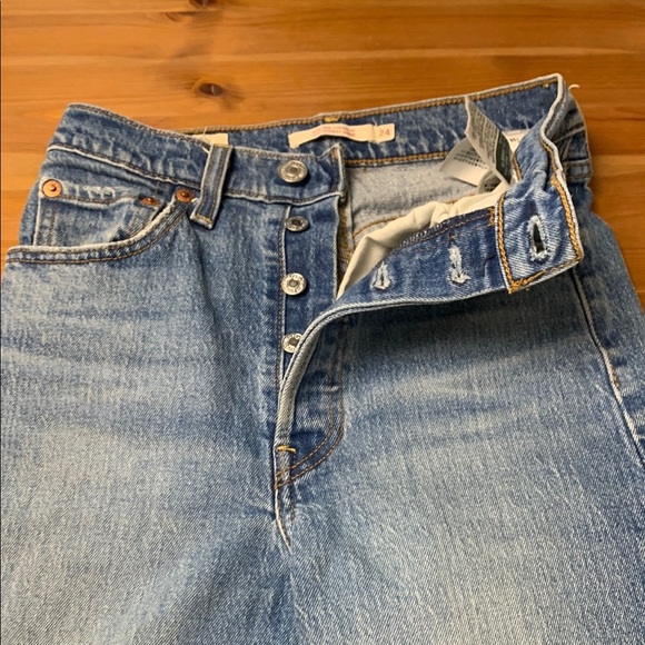 Levi’s Ribcage Straight High Rise Faded Blue Denim Jeans with Button Fly - Picture 4 of 17